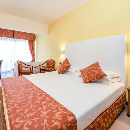 Lido International Hotell 4*