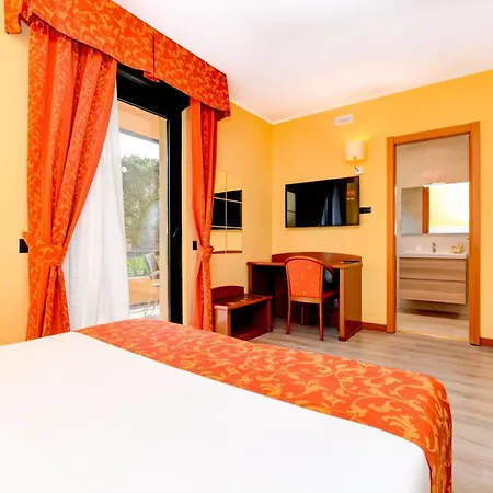 Lido International Hotell 4*