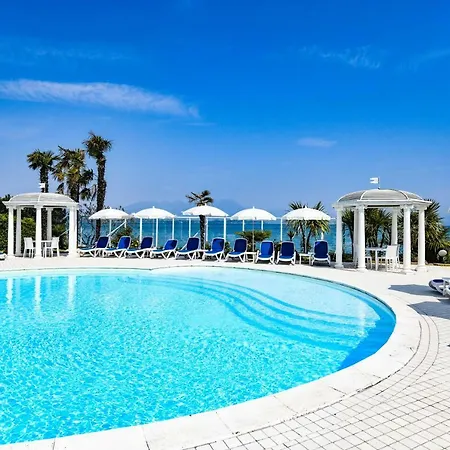 Lido International Hotell 4*